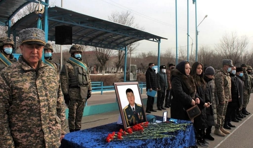 АЛМАТЫ ӘКІМДІГІН ҚОРҒАЙМЫН ДЕП КӨЗ ЖҰМҒАН ТАҒЫ БІР ӘСКЕРИ НАГРАДТАЛДЫ