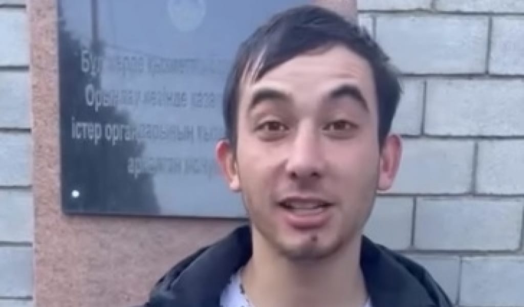 ӨЗ ЕРКІМЕН ҚАРУ ӨТКІЗГЕН ШЕЛЕК АУЫЛЫНЫҢ ТҰРҒЫНЫНА АЛҒЫС ХАТ БЕРІЛДІ
