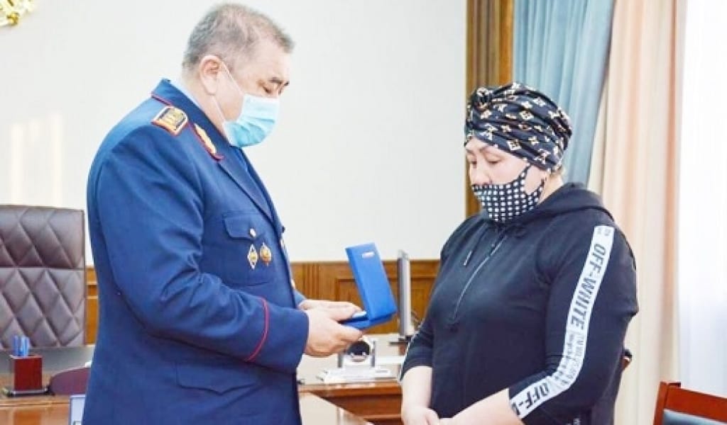 ІШКІ ІСТЕР МИНИСТРІ ҚАЗА ТАПҚАН ПОЛИЦЕЙЛЕРДІҢ ОТБАСЫМЕН КЕЗДЕСТІ