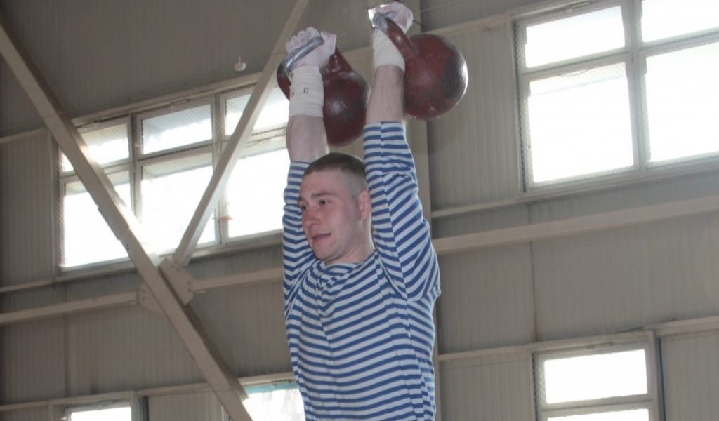 ӘЛЕМГЕ ТАНЫМАЛ ЧЕМПИОН САРЫӨЗЕКТЕ ӘСКЕРИ БОРЫШЫН ӨТЕП ЖҮР