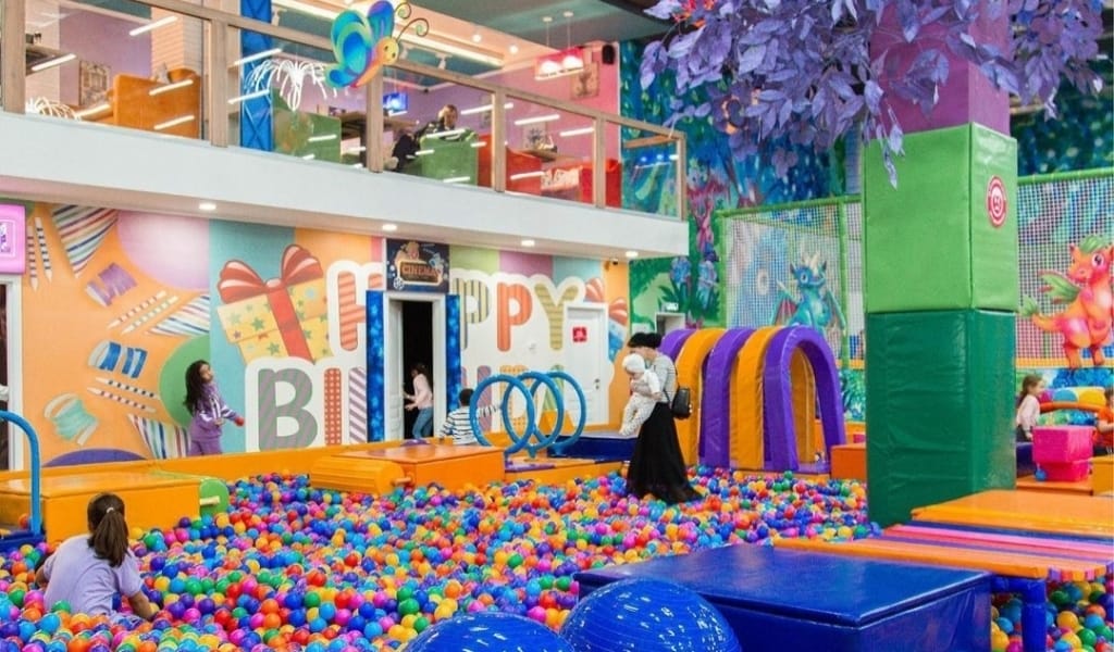 "ДАМУ" ҚОРЫ БАЛАЛАРҒА АРНАЛҒАН ОЙЫН-САУЫҚ КЕШЕНІНЕ ҚОЛДАУ КӨРСЕТТІ