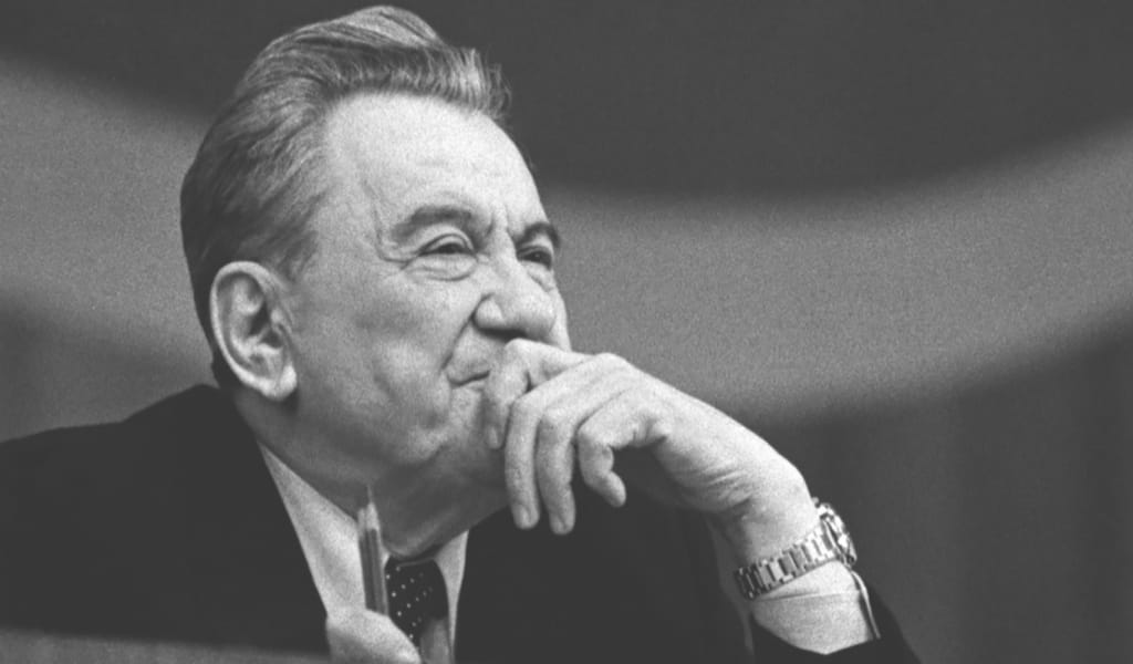 ҚАРАДАЛА ӨҢІРІНДЕ ДІНМҰХАМЕД ҚОНАЕВ АТЫНДАҒЫ ОРТА МЕКТЕП БАР