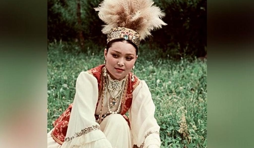 ЖАСАНДЫ ҚЫЛЫҚТЫ ЖАҚТЫРМАЙТЫН. БИЫЛ РОЗА БАҒЛАНОВАҒА 100 ЖЫЛ!