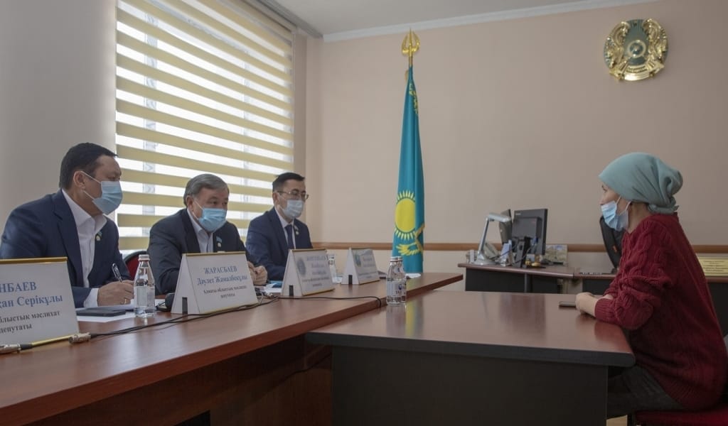 ОБЛЫСТЫҚ МӘСЛИХАТ ХАТШЫСЫ ҚАРАСАЙЛЫҚТАРДЫҢ ТАЛАП-ТІЛЕГІН ТЫҢДАДЫ