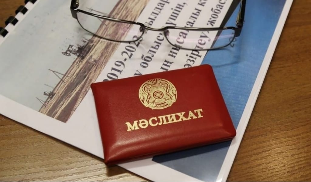 МҰНДАЙ ҚАДАМҒА НЕЛІКТЕН БАРДЫ? МӘСЛИХАТТА ЖАСТАР МӘСЕЛЕСІ КӨТЕРІЛДІ