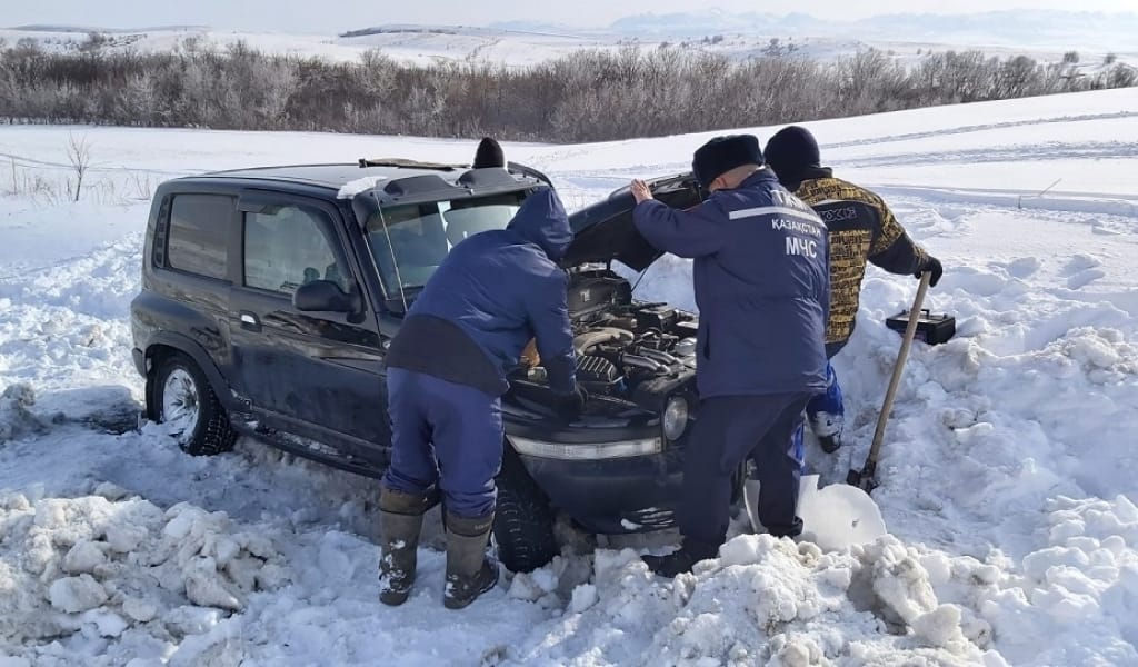 ҚАР ҚҰРСАУЫНДА ҚАЛЫП ҚОЙҒАН ЕКІ ЖІГІТ ҚҰТҚАРЫЛДЫ - ЕСКЕЛДІ АУДАНЫ