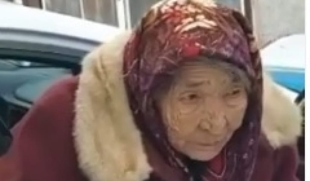 ЕСКЕЛДІ АУДАНЫНЫҢ ТӘРТІП САҚШЫЛАРЫ 93 ЖАСТАҒЫ ӘЖЕГЕ КӨМЕКТЕСТІ
