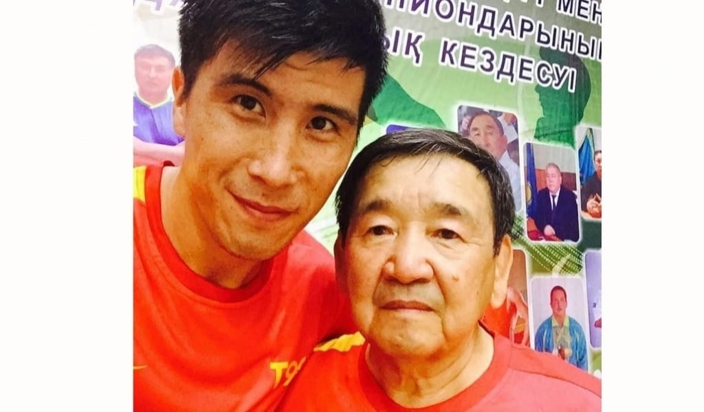 ҮШКЕМПІРОВТІҢ АҚ БАТАСЫ. МЕРЕЙ СҮЙІНОВ ҚАЛАЙ ЧЕМПИОН БОЛҒАНЫН ӘҢГІМЕЛЕДІ