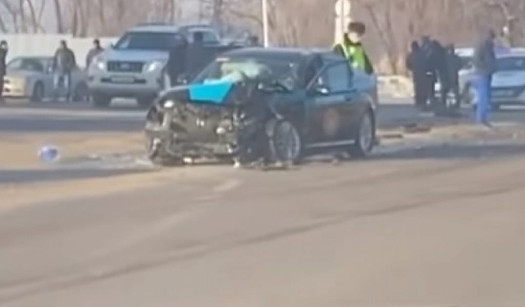 АЛМАТЫ МАҢЫНДА БЕС КӨЛІК СОҚТЫҒЫСЫП, ПОЛИЦЕЙЛЕР ЗАРДАП ШЕКТІ