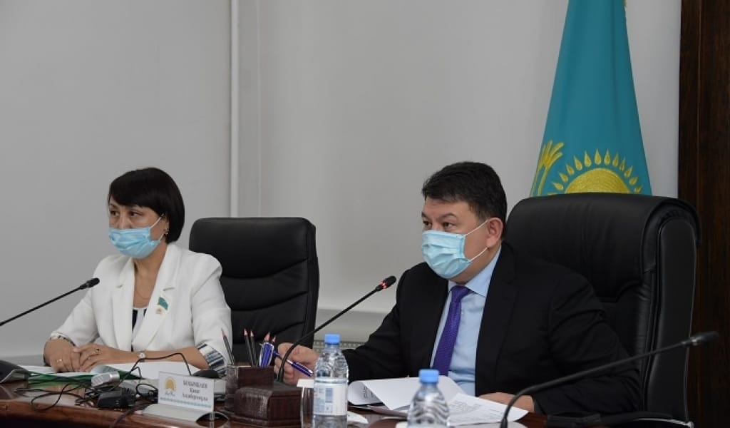 ҚАНАТ БОЗЫМБАЕВ "NUR OTAN" ПАРТИЯСЫНЫҢ КЕЗЕКТІ ОТЫРЫСЫНА ҚАТЫСТЫ