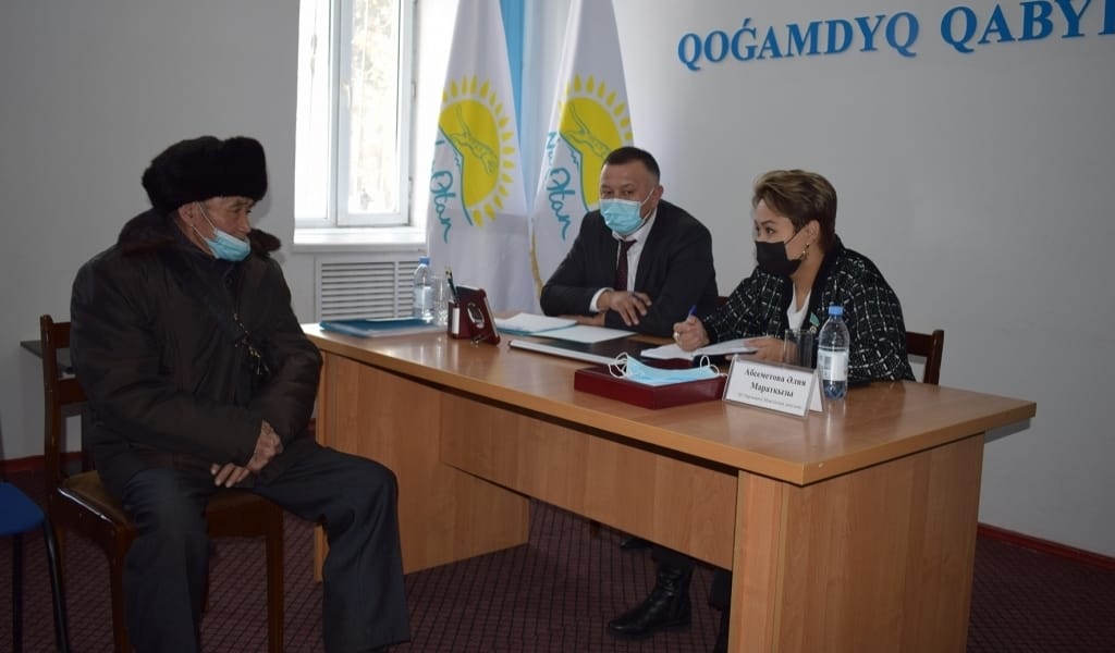 САРҚАНҒА ПАРЛАМЕНТ МӘЖІЛІСІНІҢ ДЕПУТАТЫ КЕЛІП, ТҰРҒЫНДАРДЫ ҚАБЫЛДАДЫ