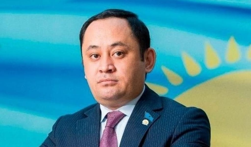 САЯСИ МЕНЕДЖМЕНТ МЕКТЕБІ ПАРТИЯ МҮШЕЛЕРІН ЖАҢА ФОРМАТТА ОҚЫТАДЫ