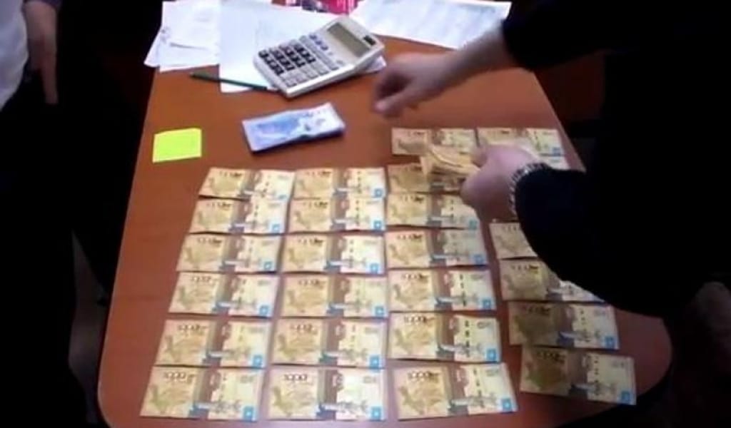 ТАЛДЫҚОРҒАНДА ИНСПЕКЦИЯНЫҢ ҮШ ҚЫЗМЕТКЕРІ ЗАҢСЫЗ АҚШАМЕН ҚОЛҒА ТҮСТІ