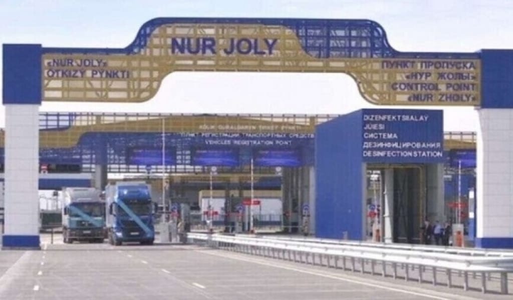 ЖАРКЕНТТЕГІ "НҰР ЖОЛЫ" КЕДЕН БЕКЕТІНІҢ БАСШЫСЫ МЕН ОРЫНБАСАРЫ ҰСТАЛДЫ