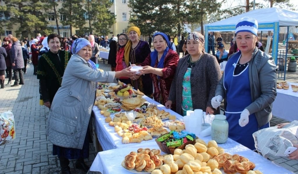 САРҚАНДА 500 ЛИТР НАУРЫЗКӨЖЕ, ЖАРТЫ ТОННА БАУЫРСАҚ ТАРАТЫЛДЫ