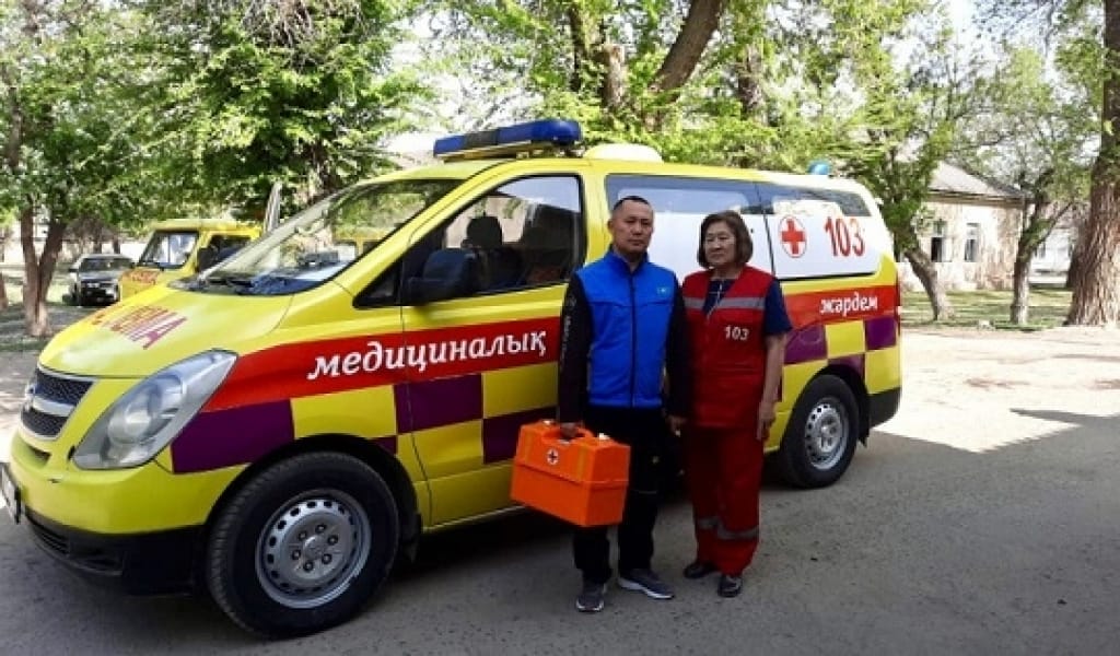 "ЖЕДЕЛ ЖӘРДЕМ" ФЕЛЬДШЕРІ НАУҚАСҚА КӨМЕКТЕСУ ҮШІН ІЛЕ ӨЗЕНІН ЖҮЗІП ӨТТІ