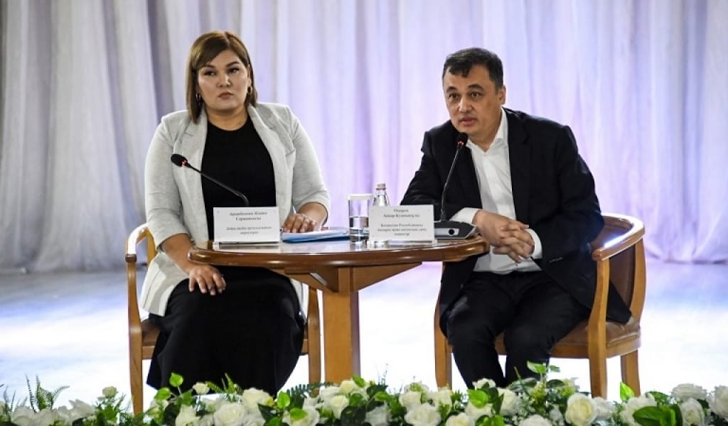 АҚПАРАТ ЖӘНЕ ҚОҒАМДЫҚ ДАМУ МИНИСТРІ ТАЛҒАР АУДАНЫНА АТБАСЫН БҰРДЫ
