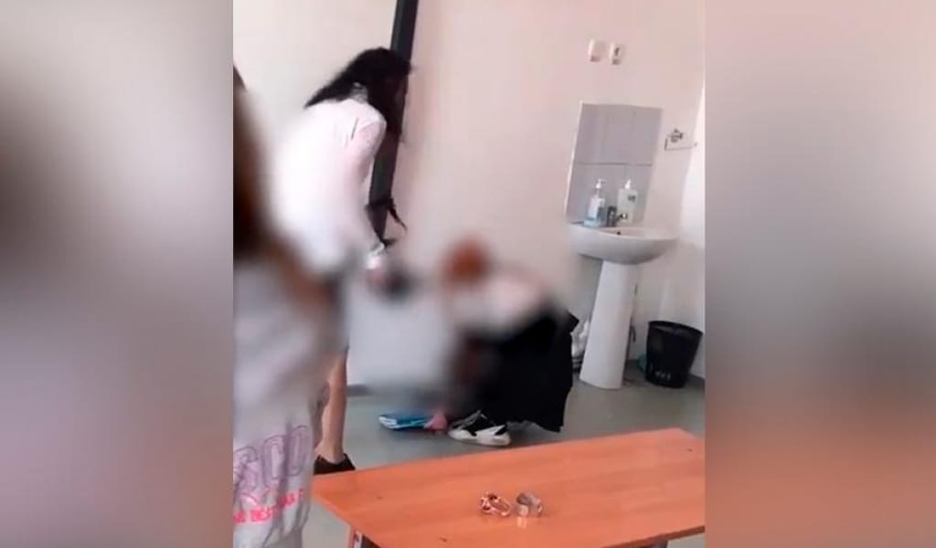 ТАЛДЫҚОРҒАНДА ТАҒЫ ДА ЖАНЖАЛ: ОҚУШЫ ЕСЕПКЕ АЛЫНДЫ, МҰҒАЛІМ ЖҰМЫСТАН КЕТТІ