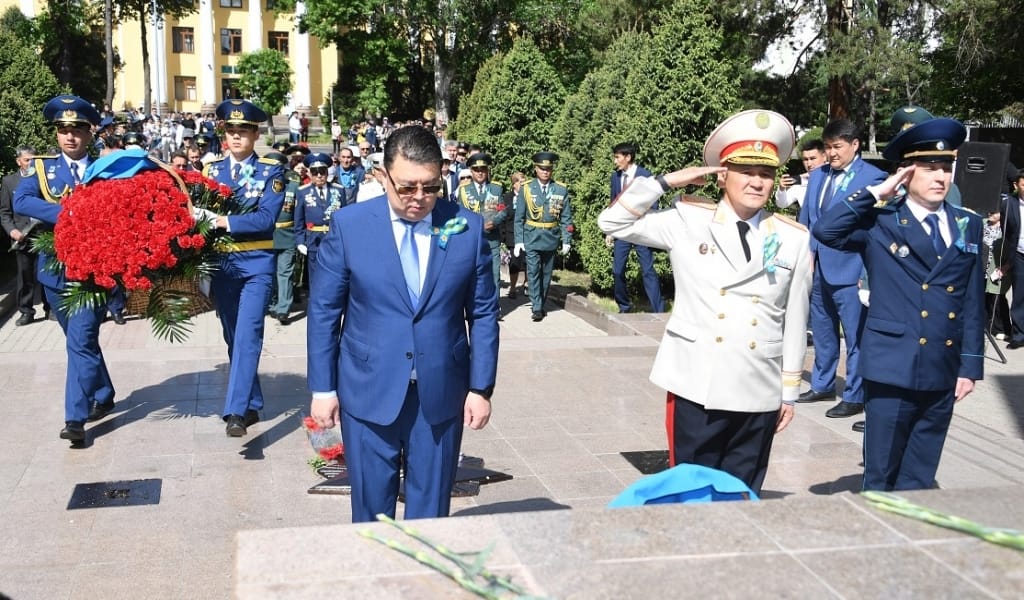 ТАЛДЫҚОРҒАНДА ҚАНАТ БОЗЫМБАЕВТЫҢ ҚАТЫСУЫМЕН ЖЕҢІС КҮНІ МЕРЕКЕЛЕНДІ