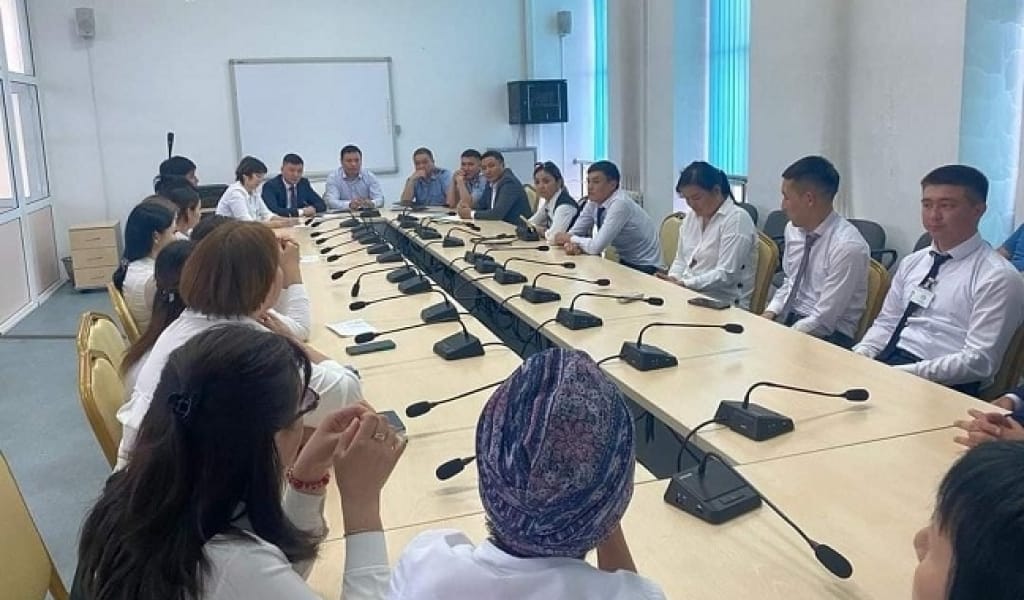 АВТОКӨЛІКТІ ОНЛАЙН ТІРКЕУ. ПОЛИЦИЯ ӨКІЛДЕРІМЕН МАҢЫЗДЫ ЖИЫН ӨТТІ