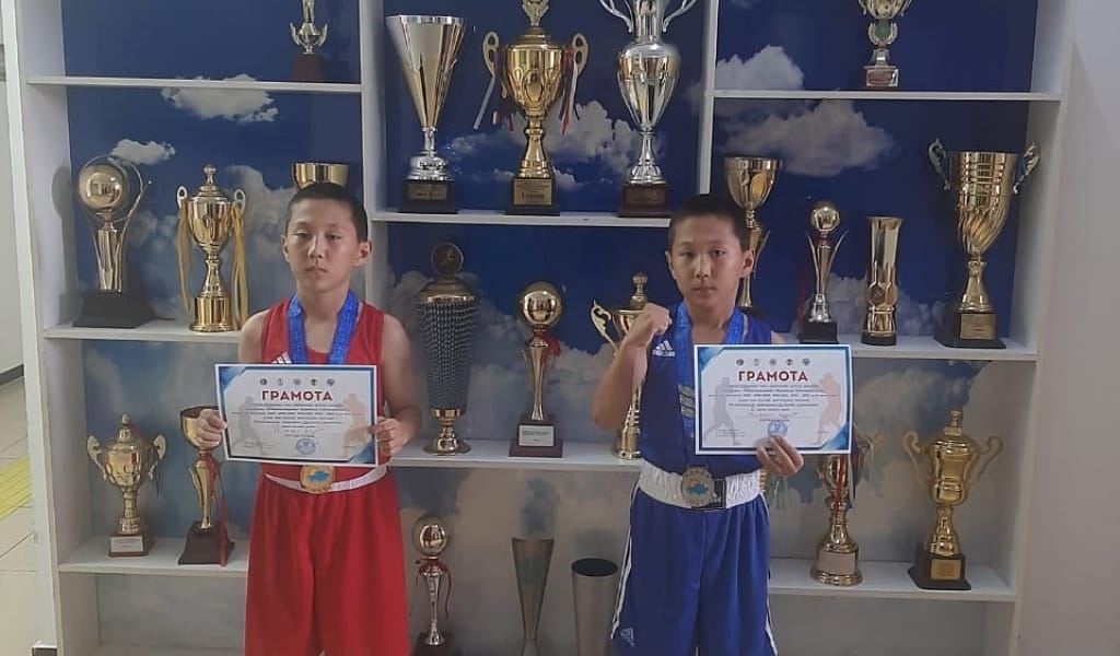 Жас чемпиондар