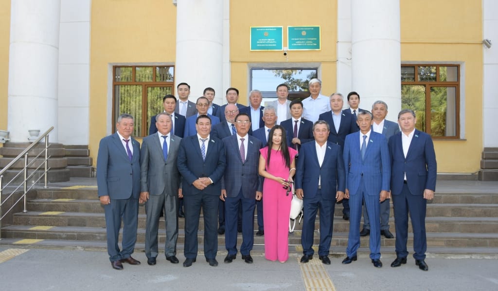 МӘСЛИХАТТЫҢ КЕЗЕКТЕН ТЫС СЕССИЯСЫ ӨТІП, ЖАҢА ҚҰРАМ БЕКІТІЛДІ