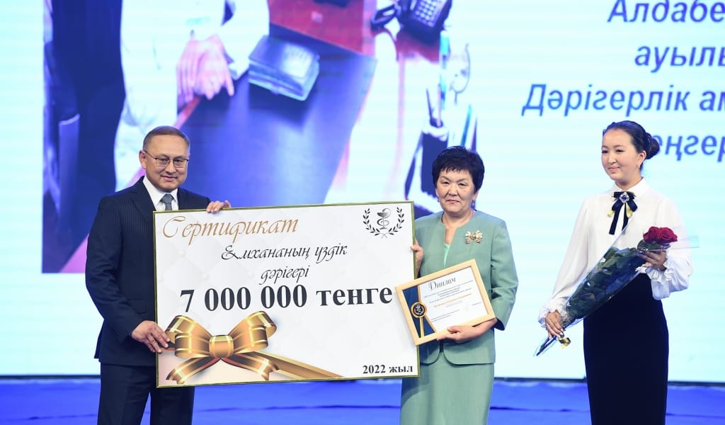 БЕЙБІТ ИСАБАЕВ МЕДИЦИНА ҚЫЗМЕТКЕРЛЕРІН ҚҰТТЫҚТАДЫ