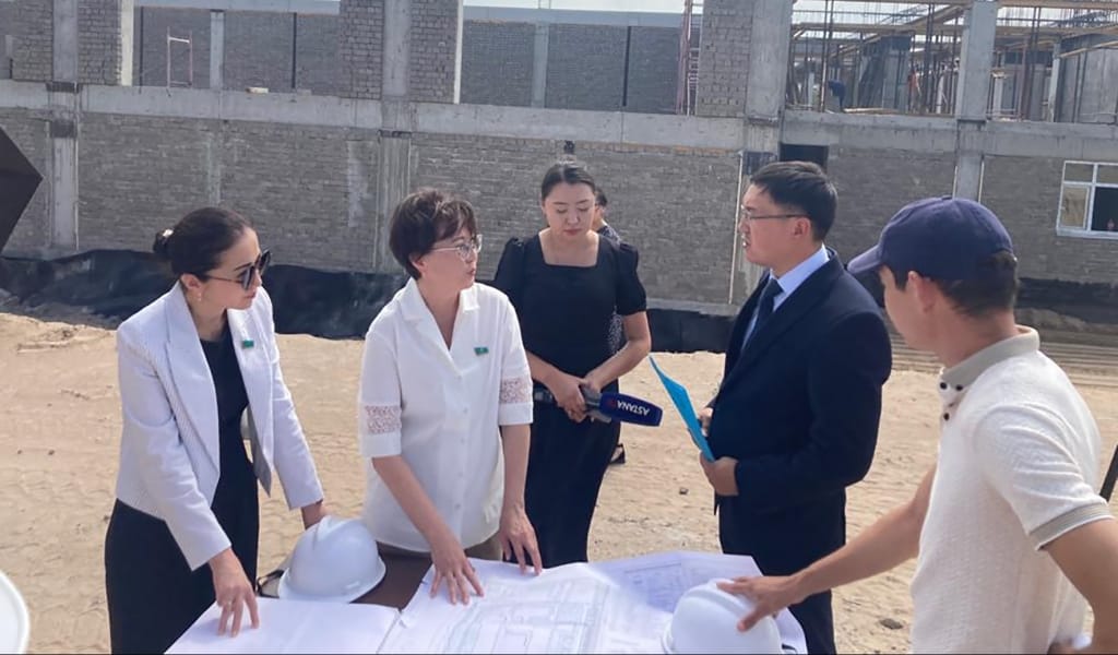 ЖАҢА МЕКТЕПТІҢ ҚҰРЫЛЫСЫМЕН ТАНЫСТЫ