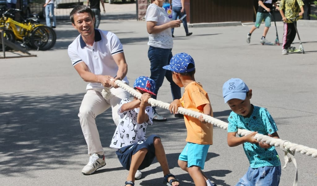 ОЗЫҚ ШЫҚҚАН БАЛАЛАР