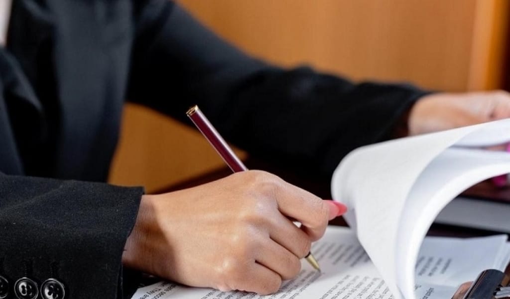 БОРЫШКЕРДЕН АҚША ӨНДІРІП АЛУ. НОТАРИУСТЫҢ АТҚАРУШЫЛЫҚ ҚЫЗМЕТІ