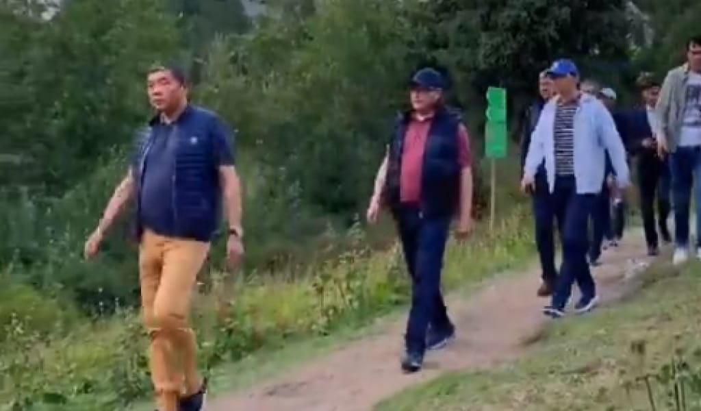 ТУРИСТЕРГЕ ЖАҒДАЙ ЖАСАЛҒАН БА? АЛМАТЫ ОБЛЫСЫНЫҢ ӘКІМІ КӨЛСАЙДЫ ЖАЯУ АРАЛАДЫ