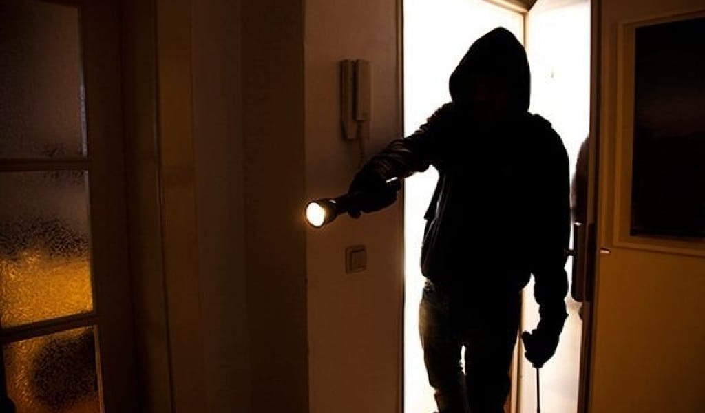 ТАЛДЫҚОРҒАНДА ПӘТЕР ТОНАЙТЫН ҚЫЛМЫСТЫҚ ТОП ҚҰРЫҚТАЛДЫ - ПОЛИЦИЯ