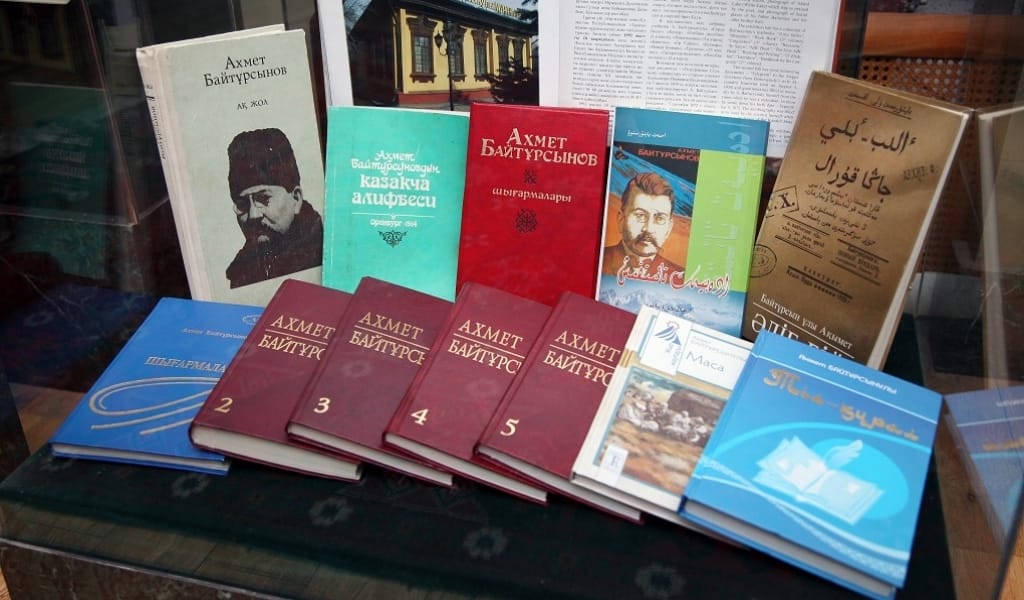 ТАЛДЫҚОРҒАНДА АЛАШТЫҢ АХАҢЫНА АРНАЛЫП КІТАП КӨРМЕСІ ҚОЙЫЛДЫ