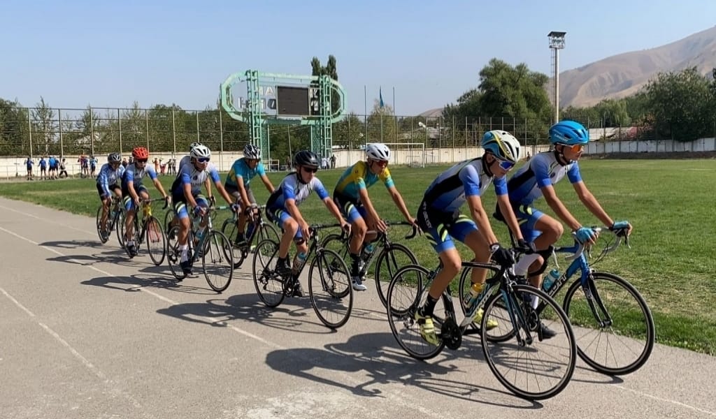 ТАЛҒАРДА ҚЫЗЫҚТЫ ФЕСТИВАЛЬ ӨТІП, ДӘРІГЕРЛЕР ТЕГІН ҚЫЗМЕТ КӨРСЕТТІ