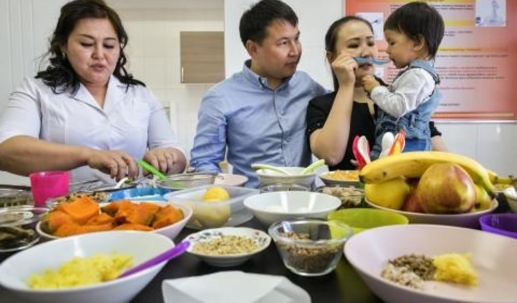 ОҚУШЫЛАР ДҰРЫС ТАМАҚТАНЫП ЖҮР МЕ? ТҰРАҚТЫ КОМИССИЯ ТАЛҒАР АУДАНЫНДА