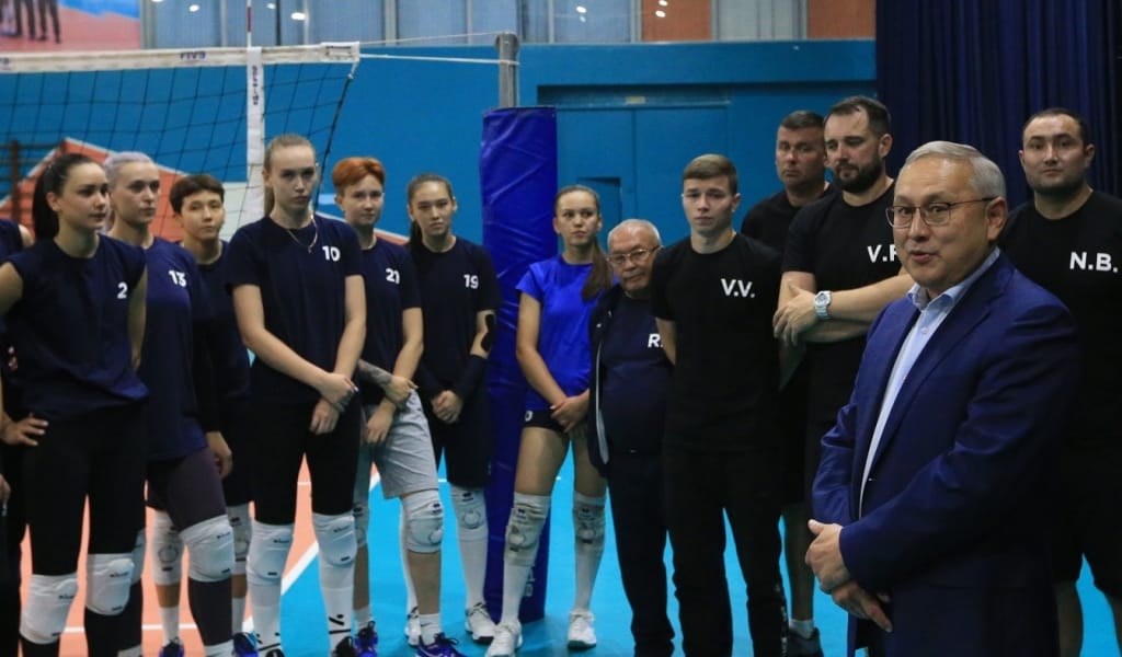 ЖЕТІСУ ОБЛЫСЫНЫҢ ӘКІМІ ВОЛЕЙБОЛШЫ ҚЫЗДАРҒА СӘТТІЛІК ТІЛЕДІ