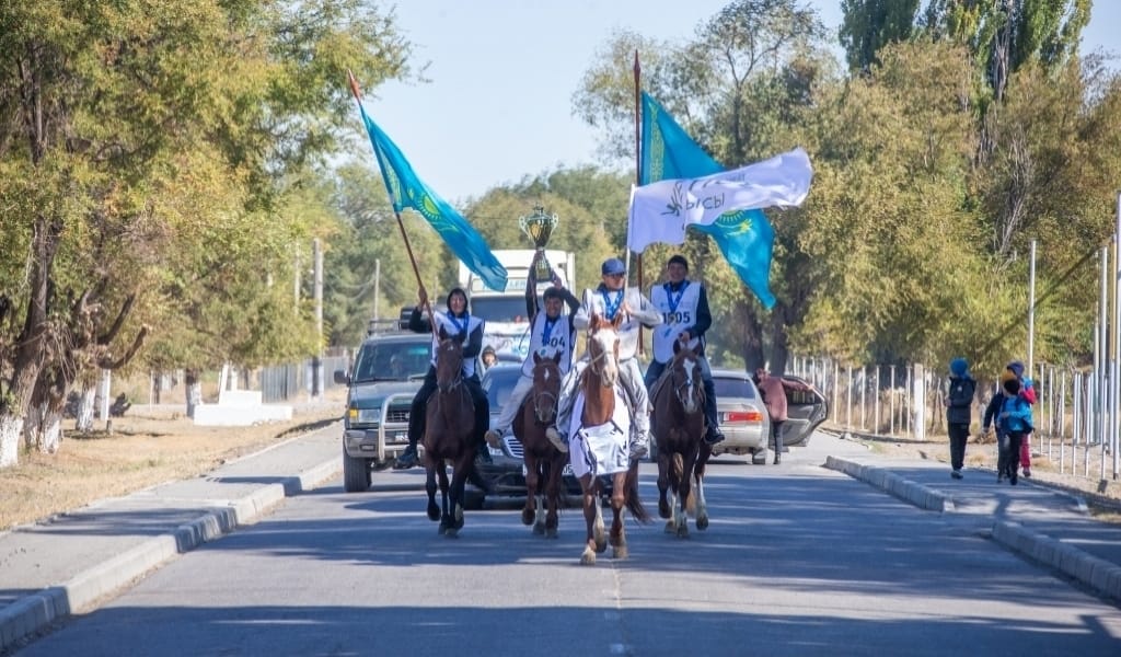ҰЛЫ ДАЛА ЖОРЫҒЫ: ЖЕТІСУЛЫҚ КОМАНДА КҮМІСПЕН КҮПТЕЛДІ! 12 МИЛЛИОН ТЕҢГЕ!