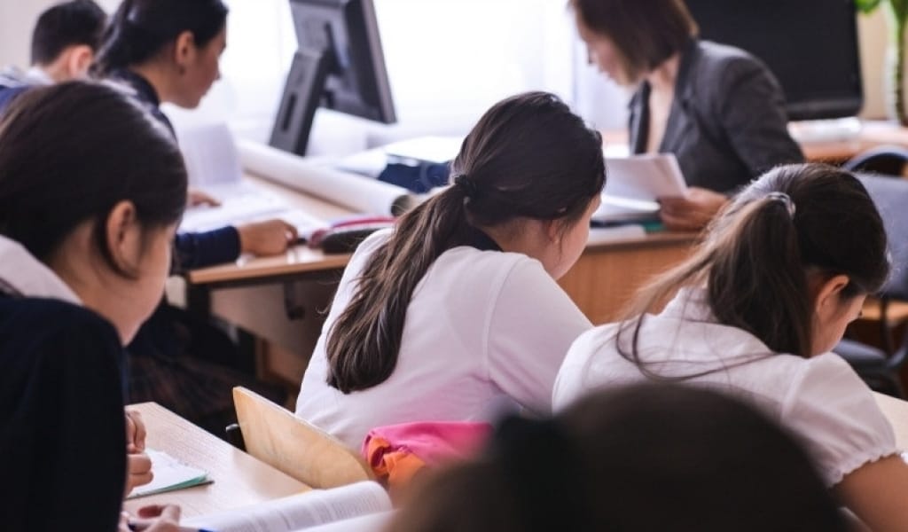 МЕКТЕПТЕГІ БАЛА ТӘРБИЕСІ: БІЗ НЕНІ ҰМЫТТЫҚ? НЕНІ ЕСКЕРМЕЙ ЖҮРМІЗ?