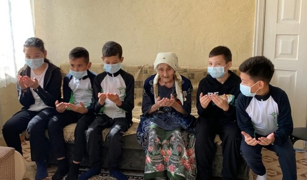 НАЗАРБАЕВ МЕКТЕБІНІҢ ОҚУШЫЛАРЫ ҚАРИЯЛАРДЫ ҚУАНТТЫ - ЖЕТІСУ ОБЛЫСЫ