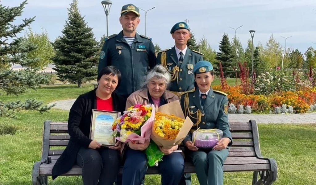 ТАЛДЫҚОРҒАН ГАРНИЗОНЫ АРДАГЕР КІТАПХАНАШЫҒА ҚҰРМЕТ КӨРСЕТТІ