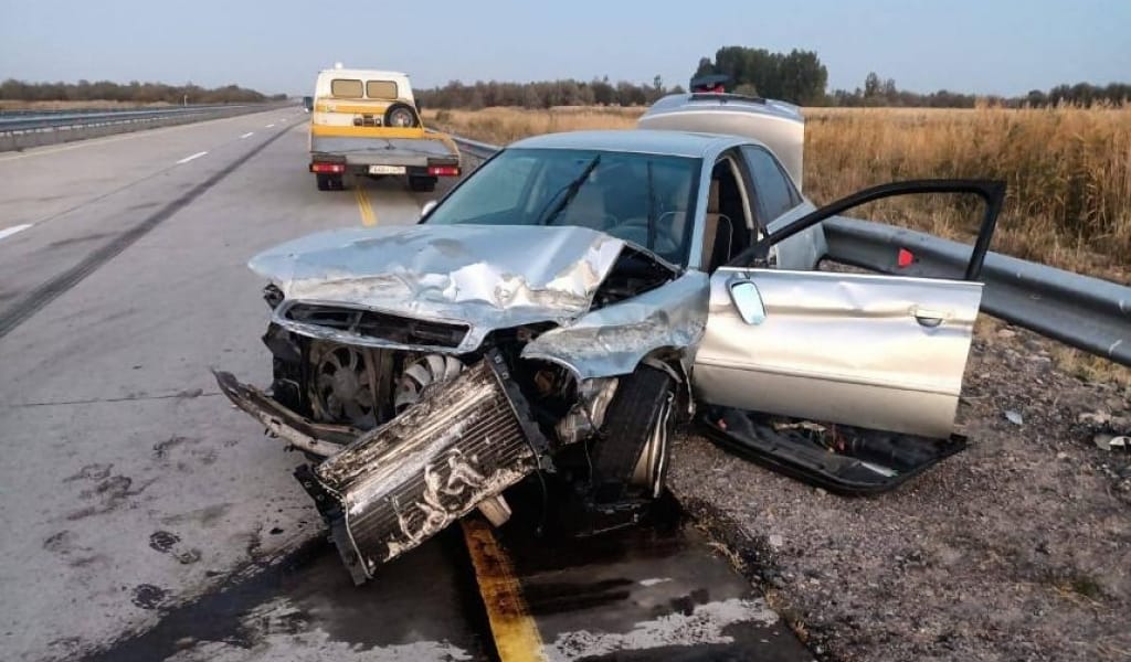 ЖАРКЕНТ МАҢЫНДА ЖЕҢІЛ КӨЛІК ЕСЕККЕ СОҚТЫҒЫСЫП, БІР АДАМ МЕРТ БОЛДЫ