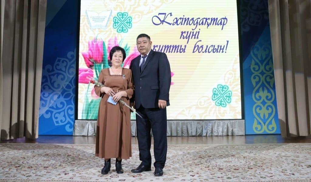 КӘСІПОДАҚТАР КҮНІНДЕ БІРҚАТАР МҰҒАЛІМ МАРАПАТҚА ИЕ БОЛДЫ - ЖЕТІСУ ОБЛЫСЫ