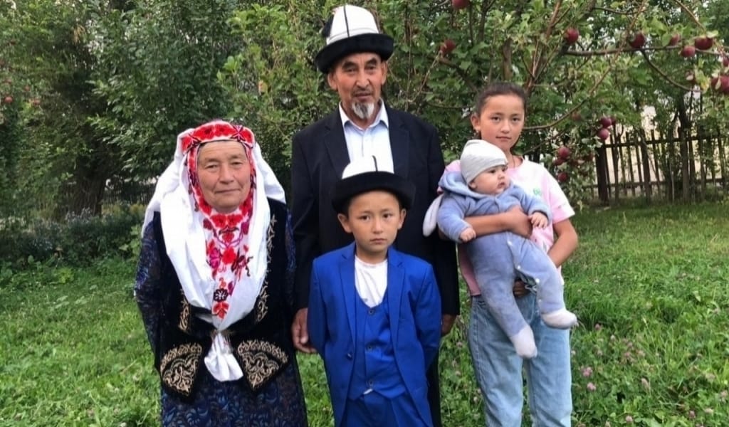 БАС КИІМГЕ АДАМНЫҢ БАҒЫ ҚОНАҚТАЙДЫ. ҚАЛПАҚ ТІГЕТІН ҚАРИЯНЫҢ ӘҢГІМЕСІ