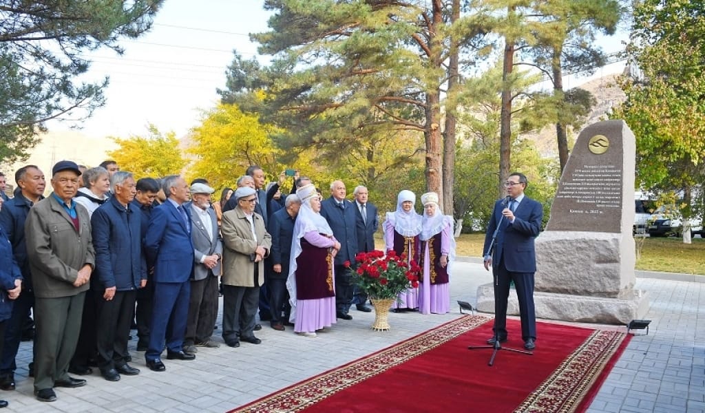 ҚОНАЕВТА ҮШ ҚАЙРАТКЕРГЕ АРНАЛҒАН МЕМОРИАЛДЫ ЕСКЕРТКІШ БОЙ КӨТЕРДІ
