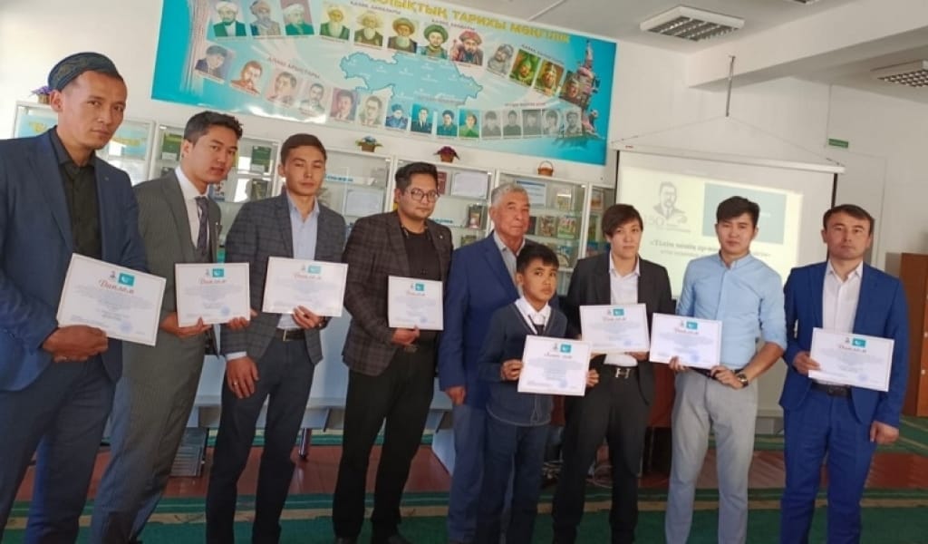 ТАЛҒАР АУДАНЫНДА МАТЕМАТИК МҰҒАЛІМ ӨЛЕҢ ОҚЫП, БАС БӘЙГЕНІ ЕНШІЛЕДІ