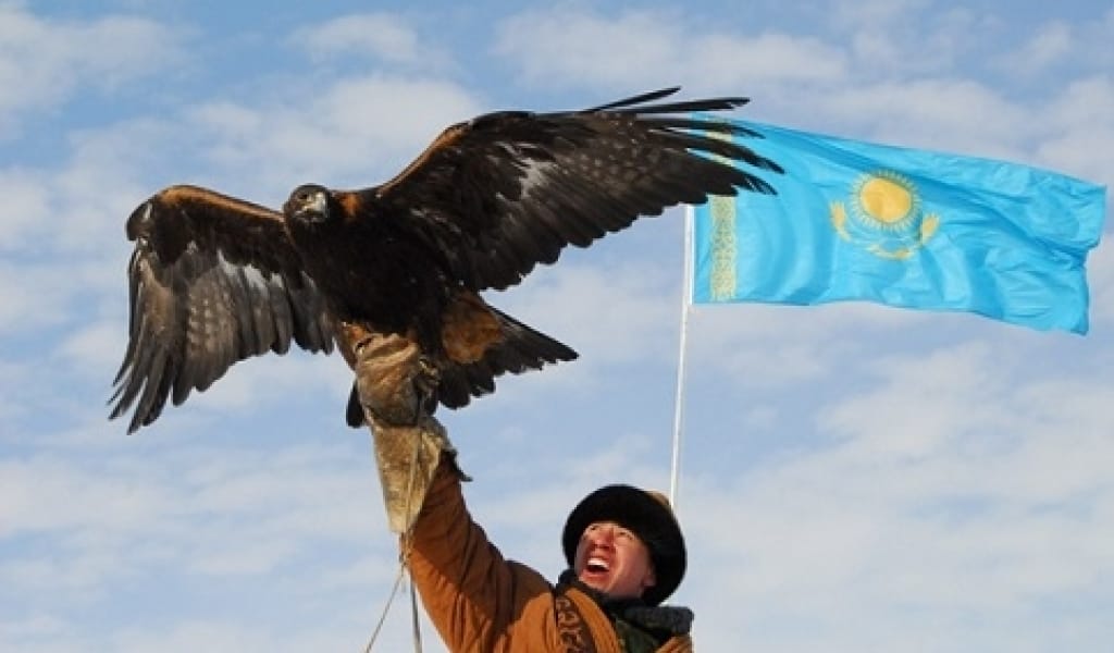 ҚОНАЕВ ҚАЛАСЫНЫҢ ҮСТІМЕН ТУ ІЛГЕН БҮРКІТ ҰШТЫ - ҰЛТТЫҚ МЕРЕКЕ