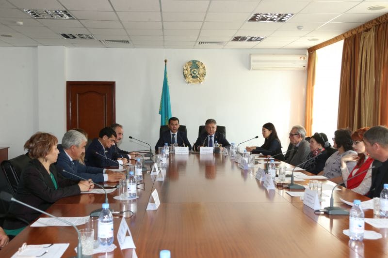 ҚАЗАҚ ТІЛІ ЛАТЫН ГРАФИКАСЫНА ОРАЛДЫ