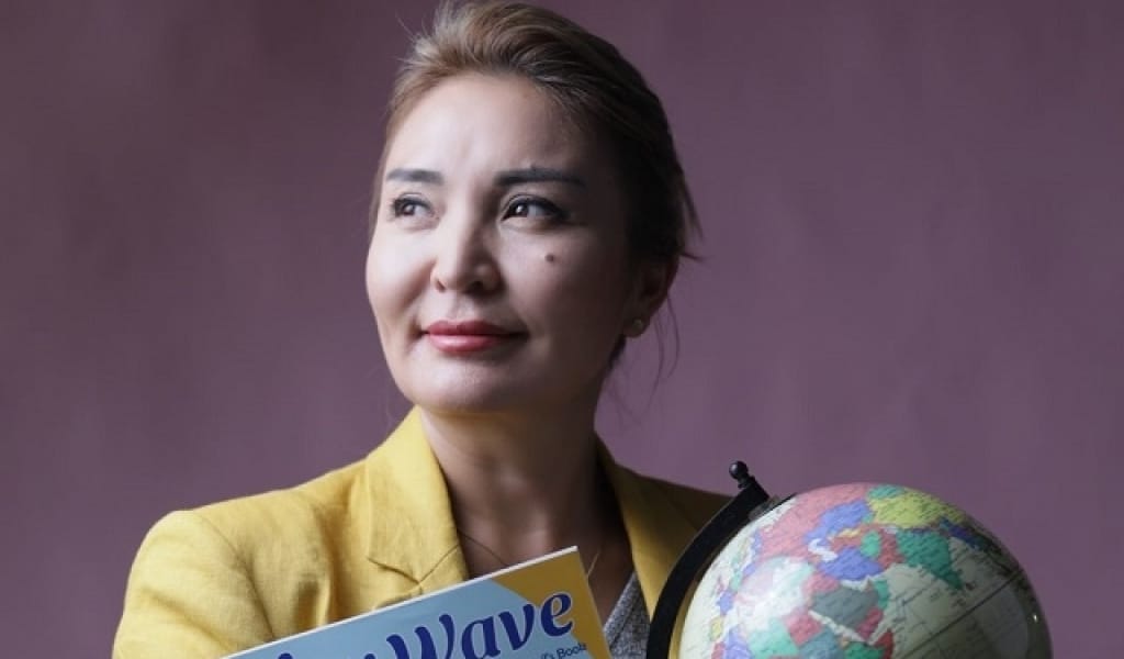 ҰЛТТЫҚ ҚҰНДЫЛЫҚТАРҒА НЕГІЗДЕЛГЕН. НАМЫСШЫЛ ҚЫЗДЫҢ ЖАҢА КІТАБЫ