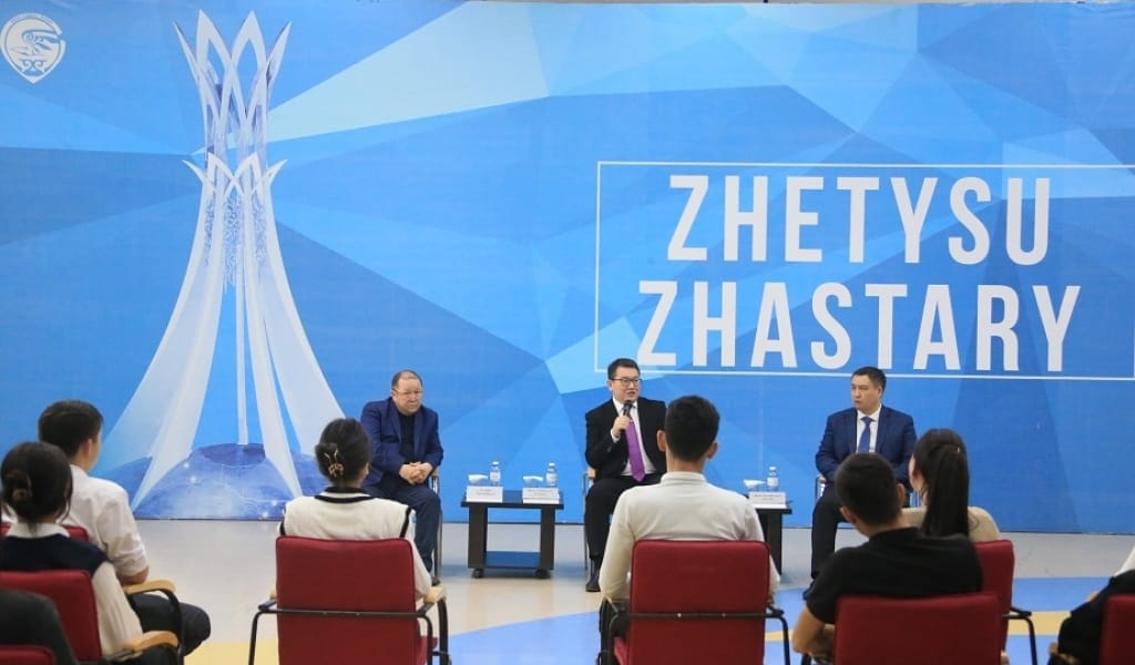ПРЕЗИДЕНТ КЕҢЕСШІСІ ЖЕТІСУ ЖАСТАРЫМЕН КЕЗДЕСІП, АҚЫЛ-КЕҢЕСІН АЙТТЫ