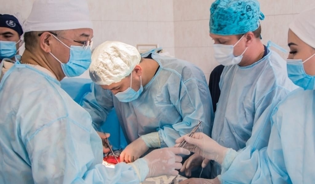 ҚАСКЕЛЕҢДЕ 13 ЖАСАР ҚЫЗДЫҢ АСҚАЗАНЫНАН УЫС-УЫС ШАШ ШЫҚТЫ